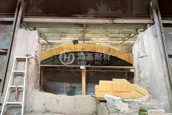 耐火浇注料施工