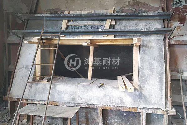 耐火材料浇注料脱落原因